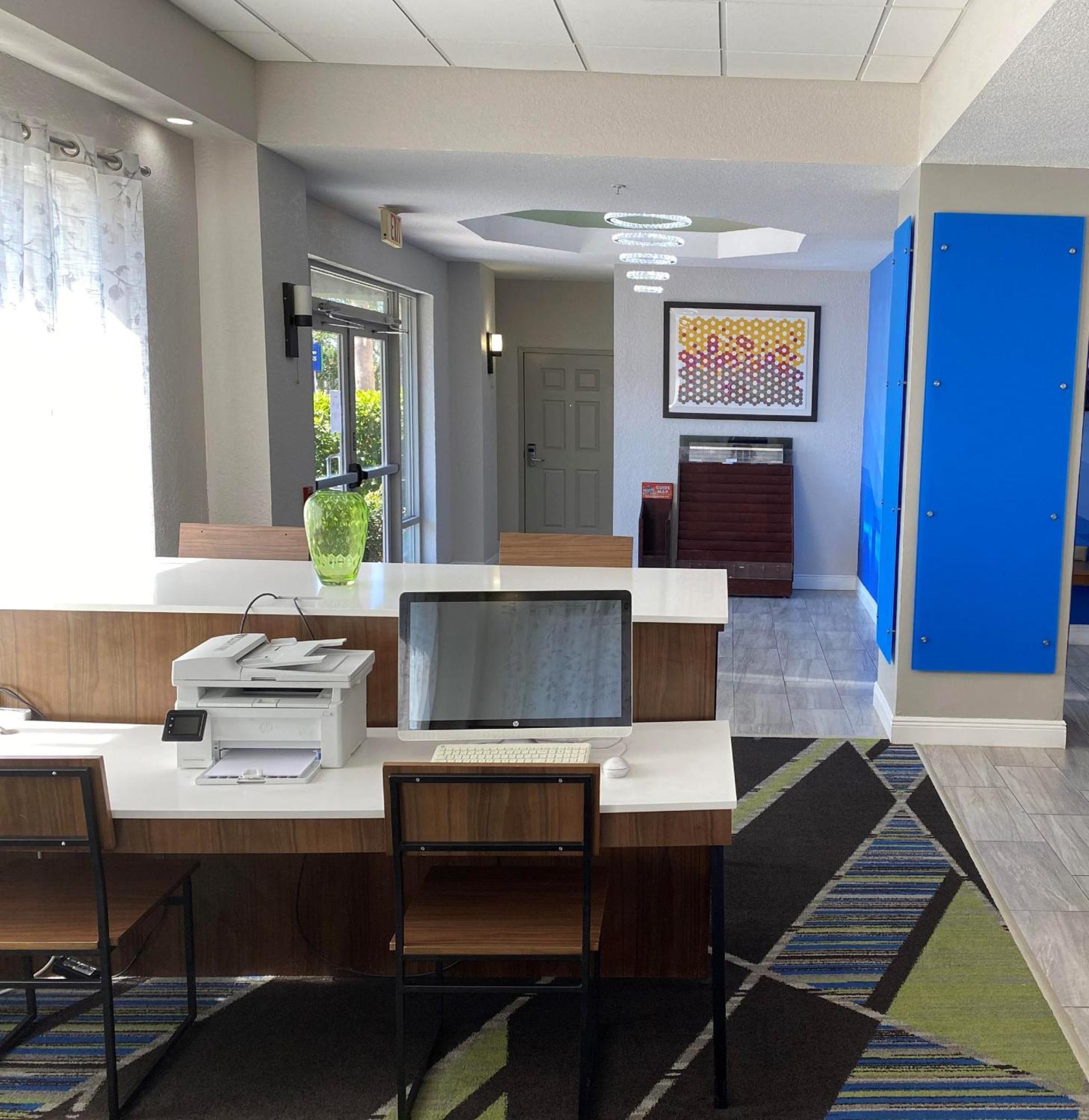 Holiday Inn Express Hotel & Suites Clearwater Us 19 North By Ihg Exteriér fotografie